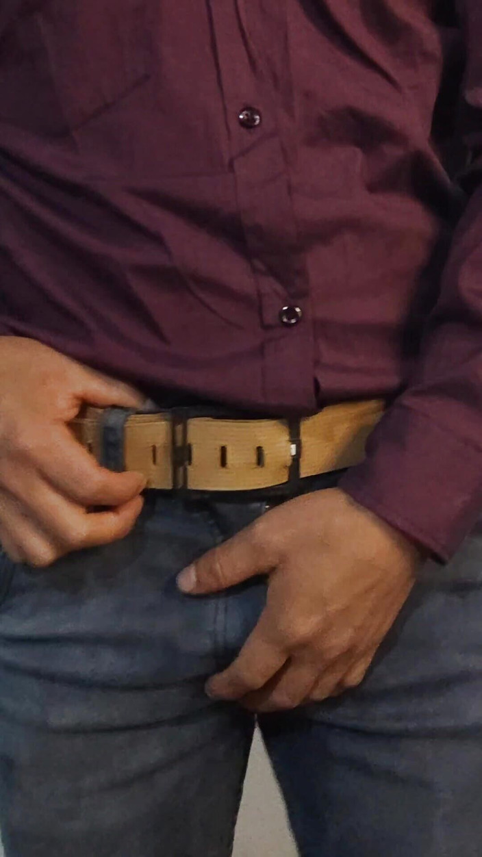 Hornyboy2058: Stud Man spuszcza się po pracy