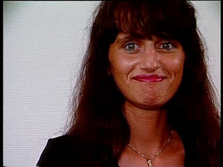 Lucky Cooch: 란제리를 입고 자지를 불고 입에 사정하는 갈색 머리