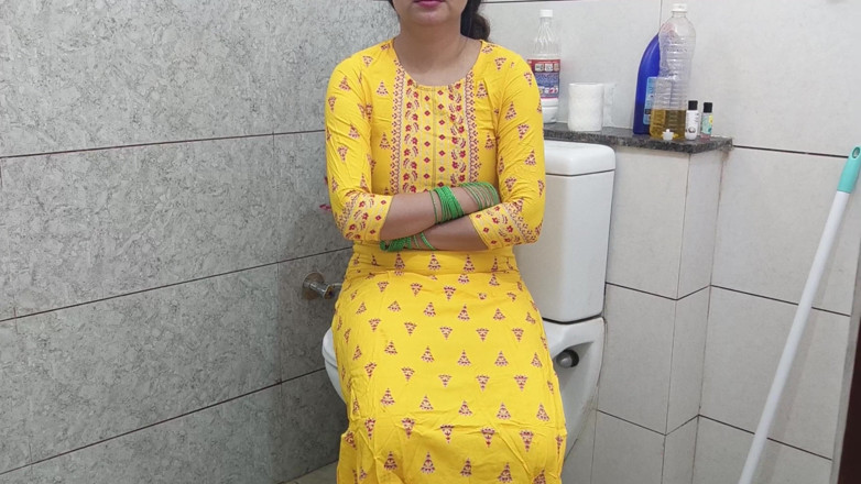 Saarabhabhi6: Indian Hot Step Mother Fucked Step Son Dirty in Washroom...