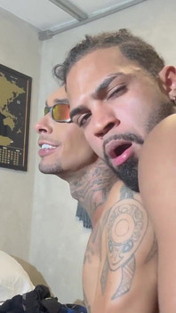 Hung papi alencar dövmeli cholo latin delikanlıyı prezervatifsiz sikiyor