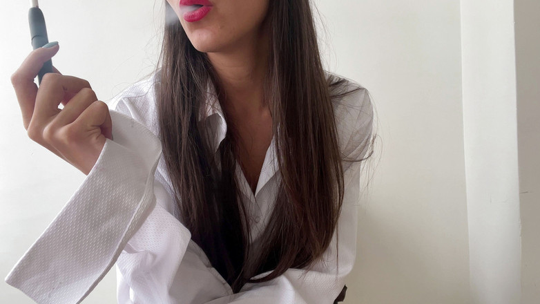 Baby Fitness: Bir röportajda sigara içiyorum ve amcığıma mastürbasyon yapıyorum