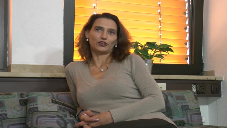 Deutsche Frauen: Une superbe MILF allemande se masturbe en solo