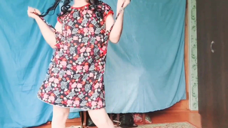 Kitty_Cross: Wspaniała maminsynek pokazując błyszczące usta pod reflektorem