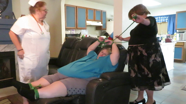 BBW nurse Vicki adventures with friends: Ssbbw damsel is preyed on my 2 BBWs