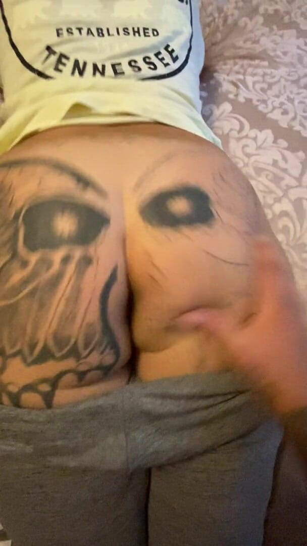 MzKiTTy91: Pawg milf shaking her ass