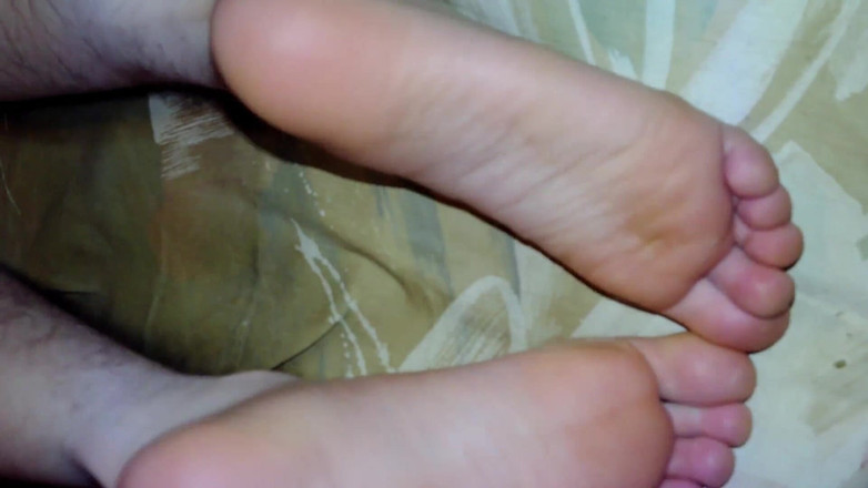 Au79: 你的凝视着我的脚底