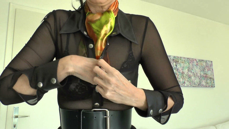 Lady Victoria Valente: Une éjac en satin de style Ascot - partie 1
