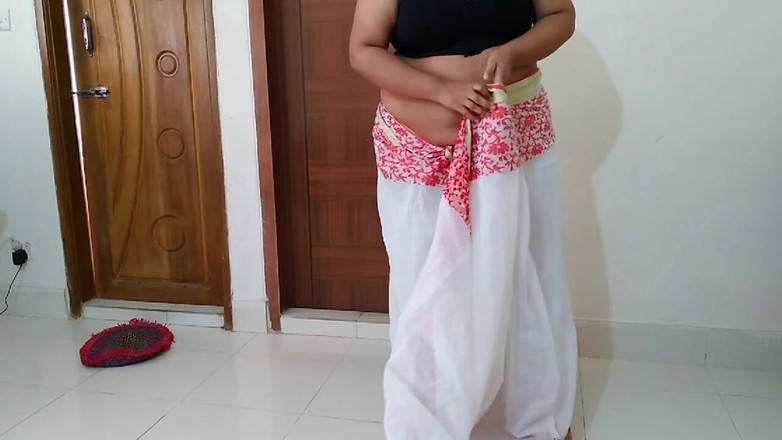 Aria Mia: Hintli kadın damad jii tarafından sert bir şekilde anal sikiliyor