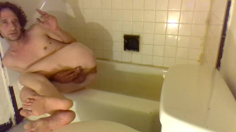 LilTaste: Peeing on Myself on the Edge of the Bathtub