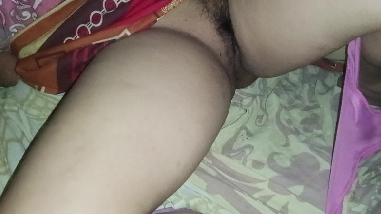 Citra: Saya rosak di bilik ibu tiri saya sambil melihat lubang...