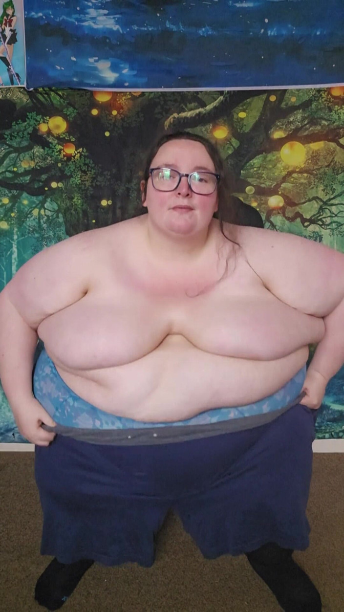 SSBBWLadyBrads: SSBBW Puts Clothes on After Shower Body