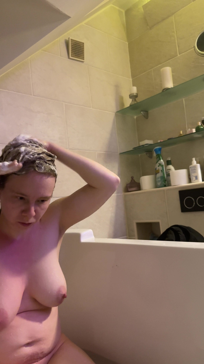 SweetLucy96: Velká prsa a tvrdé bradavky