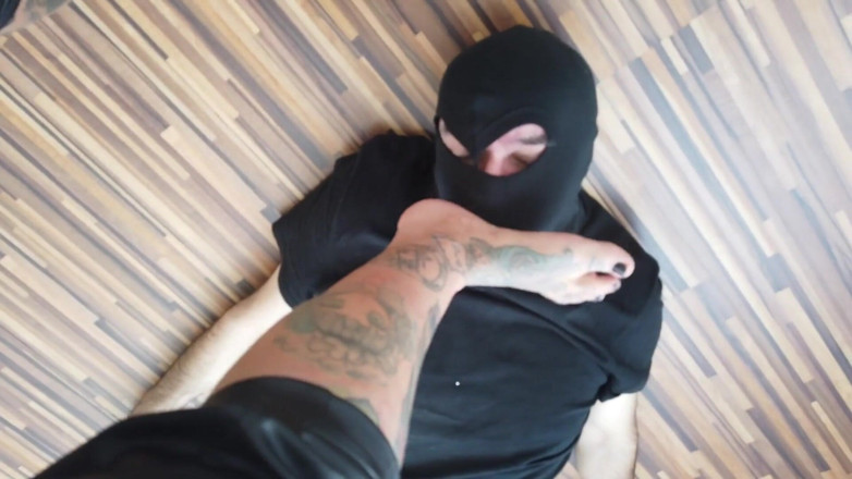 Fetish videos by Alex: Foot slave from the wardrobe