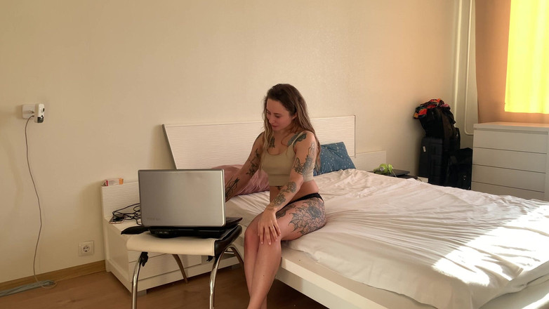 LoveHomePorn: 我偶然发现了一些色情片，所以我自慰了