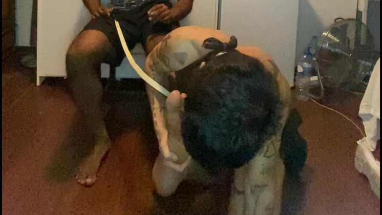 Wesley Bull: मेरे पैरों का मजा ले रही अच्छी तरह से प्रशिक्षित विनम्र