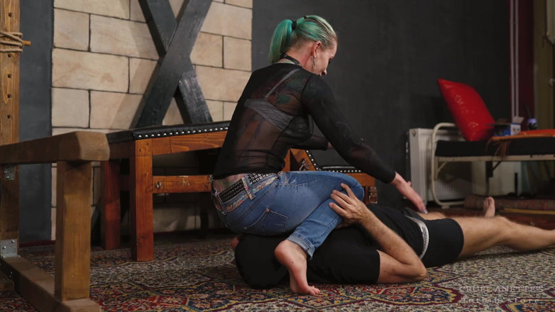 Cruel Anettes fetish world: Gıdıklayıcı kölede