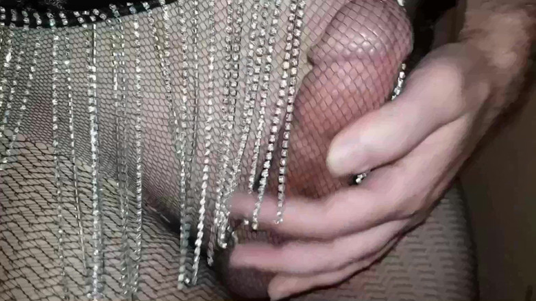 Dani Leg: Dani memancut besar dalam jala hitam seksi