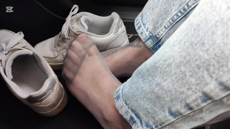 EricSkyMDH: Nylonové džíny footjob Im Auto