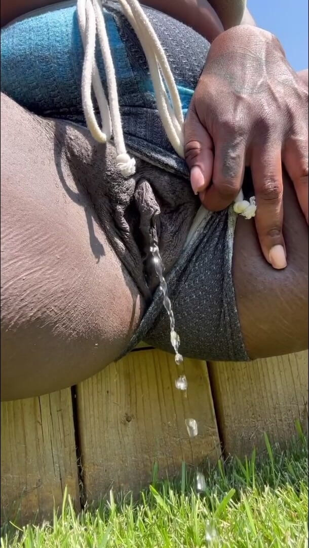 Blue LaSirene: 30 Min Ebony Pee Compilation