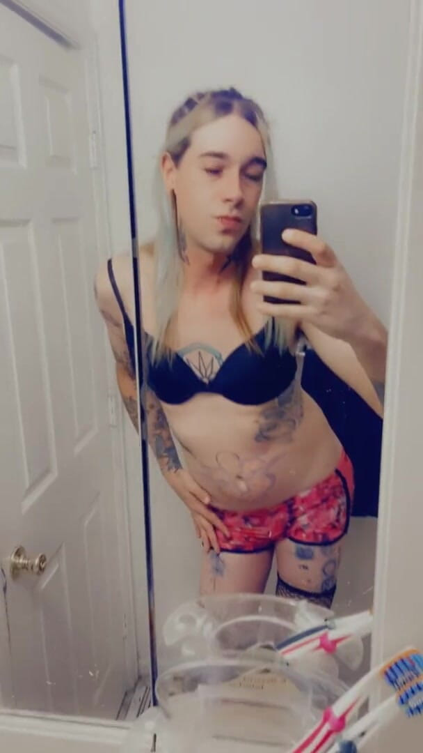 CarmenMelatonin: Sexy yoga babe
