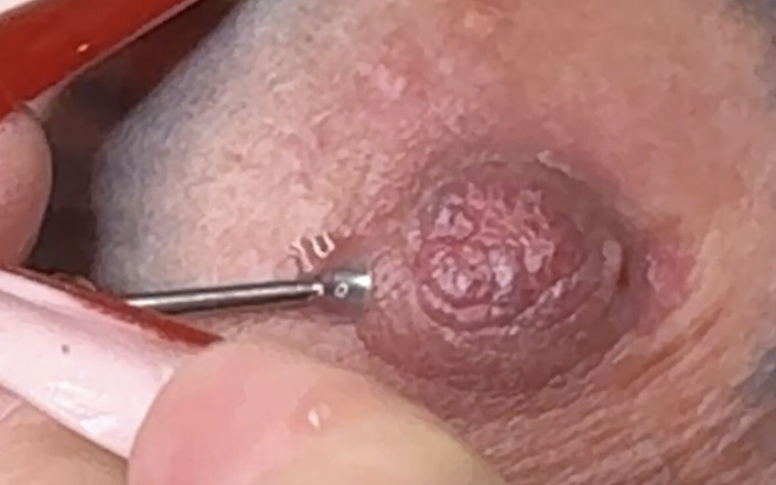 Nastasia_ink: Tante seksi ini lagi asik ngentot toketnya sampai toketnya menganga...