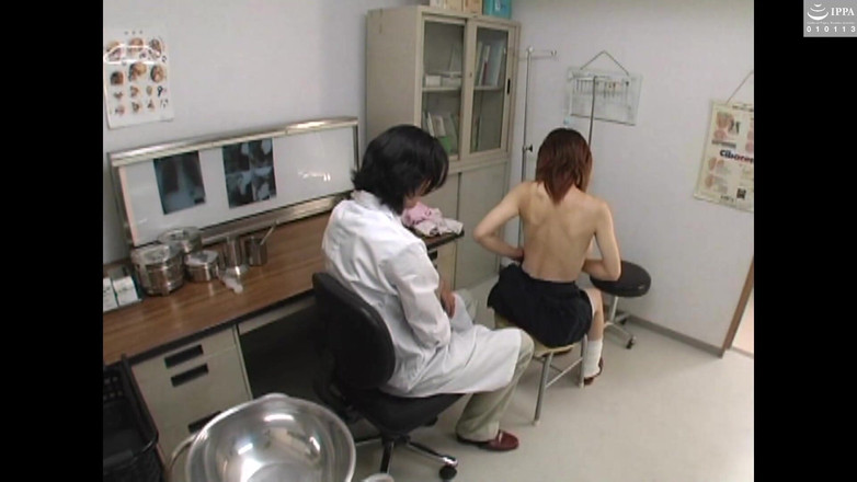 Raptor Inc: Cosplay bayanlar muayene kisvesi altında kasık bölgelerini ve anüsünü oynatıyor