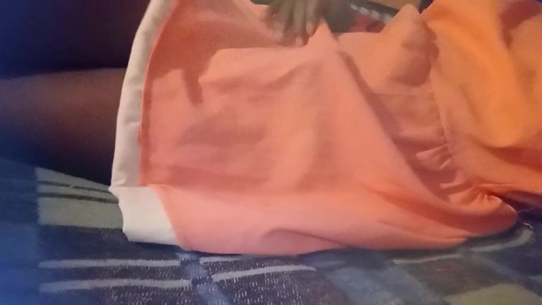 Sexyjayla254: Sexyjayla254, trans kenyane, nous montre sa grosse bite noire