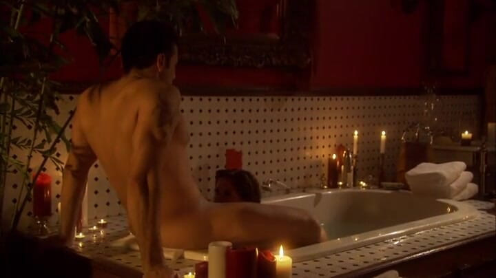 Cryptostudios: Scenă sexy și excitată în cadă