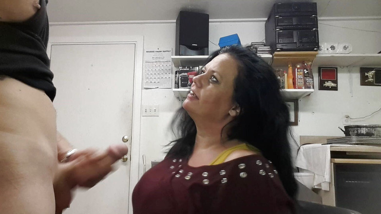 Deep Throat MYLF: Sexy kouření hluboko do krku od bbw amatérky