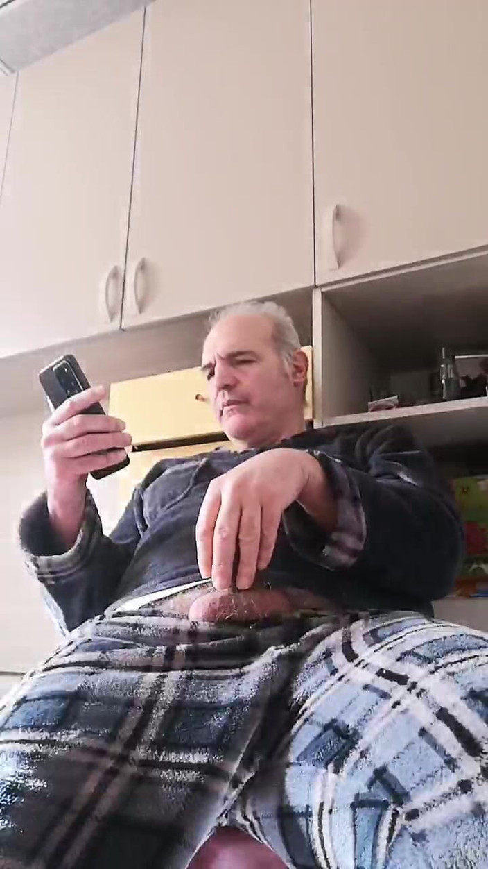 Setesesso7: Un largo domingo masturbándome la polla y meando en la...