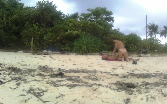 James B: Amateur Couple Were Catched Fucking on a Beach!