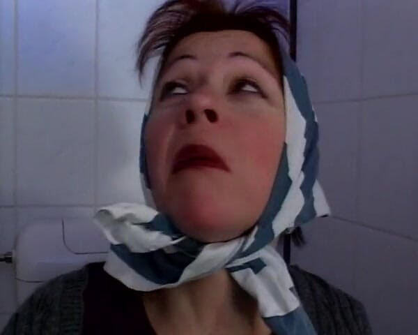 Piss Lover: Everyone Pees at the Same Time - She Bathes in It