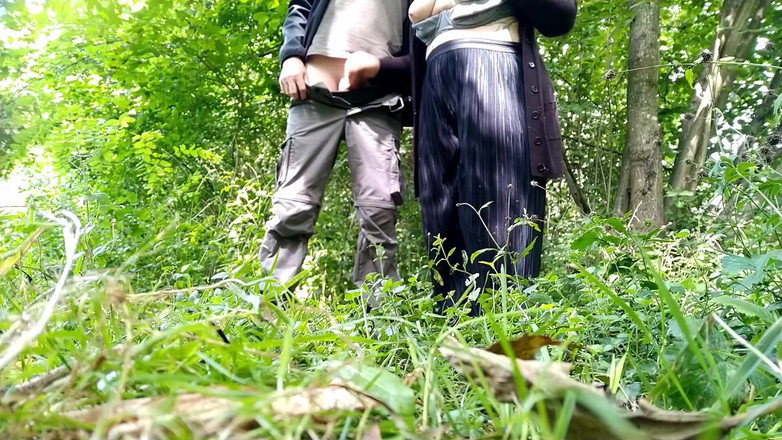 OurFetishLife: Svärson retar mina bröstvårtor medan jag desperat mjölkar honom utomhus