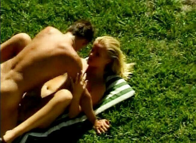 Teens Get it Hard: 饥渴的金发少女被操阴户，然后被颜射