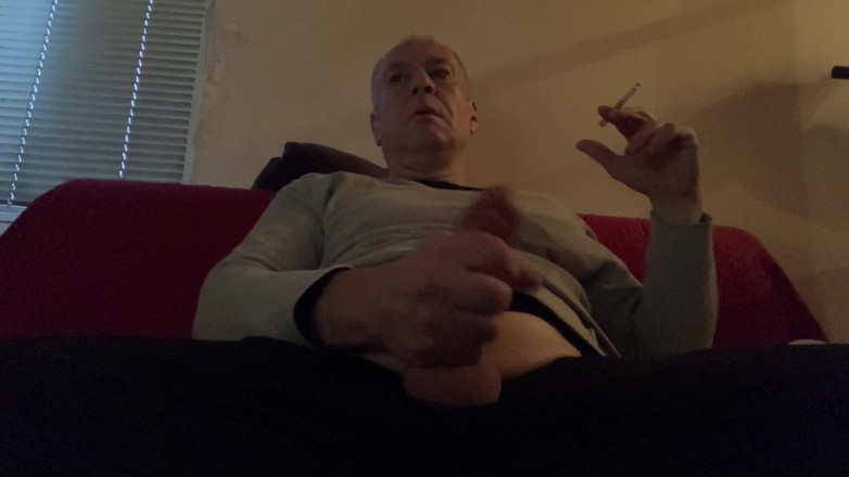 Alex Igogo: Fumer et se masturber