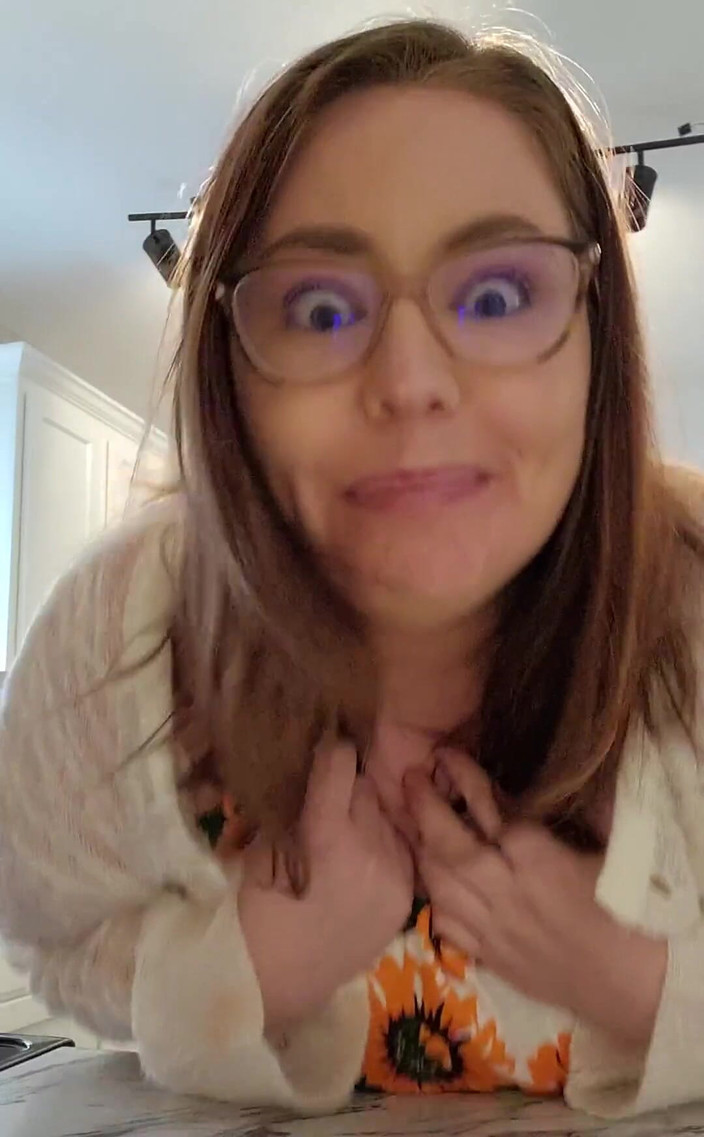 KinkyKatie: Roger téměř viděl kozy