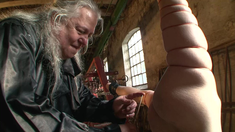 BDSM Deutschland: Pembantu dengan memek melambung disetubuhi dengan lilat