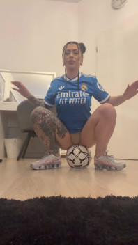 Video Bola Sepak Kaki Cantik termasuk Baju Real Madrid