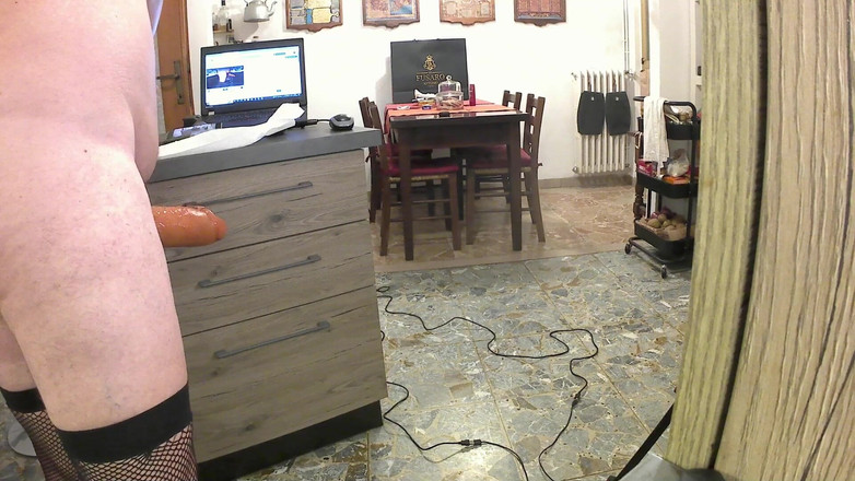 GiantDildoLover: Minha noite de foda anal inteira, com cinco consolos gigantes...