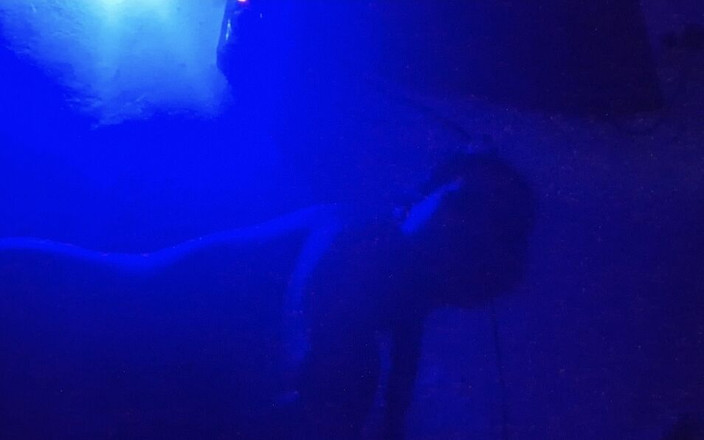 Busty Banuu: Ngentot adik tiri posisi doggy di malam hari