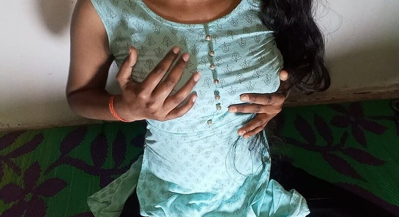 Roughfantasy: Studentessa indiana molto calda si masturba duro