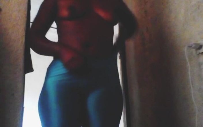 Me and my new slut: Она купается после того, как ее жестко трахнули, шлюшка с большой попкой