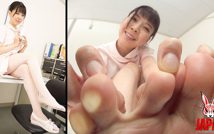 Japan Fetish Fusion: Pielęgniarka Shizuku Hanai leczy cię stopami - ciasnymi pończochami i intymną...