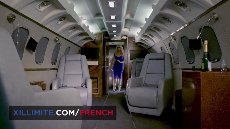 French girls at work: プライベート飛行機でのホットセックス