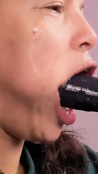 Mulut fetish uvula tutup Saya tercekik pada BBC yang keras