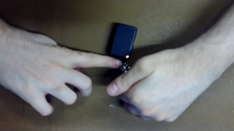 Au79: Clemându-mi unghiile și încercând să obții sunete