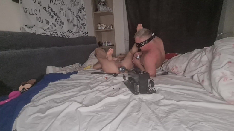 Anal Fetish Couple: Огромный дилдо на трах-машине, и я лижу его очко горячим