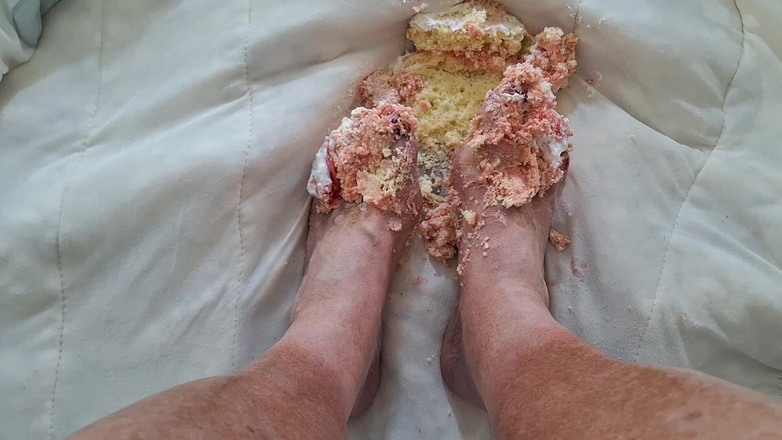 Victoria Lecherri: Pentru Iubiții Mei De Joc Cu Picioarele Și Mâncarea!