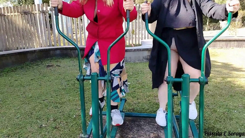 Priscila: 我的继母和继妹让我记录他们在锻炼时在户外炫耀