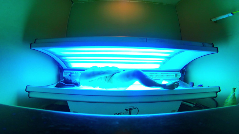 SexyNEBBW: Sexy BBW playing tanning bed